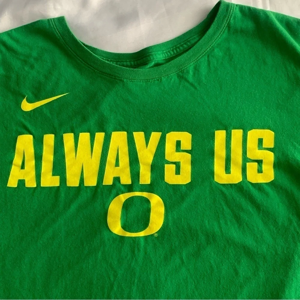(2) Nike Oregon Ducks Basketball PE Athletic Cut Fit T Shirts XXL Green Boxy Fit